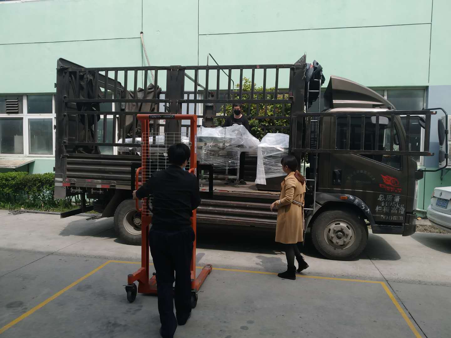 全自動(dòng)灌裝機(jī).jpg