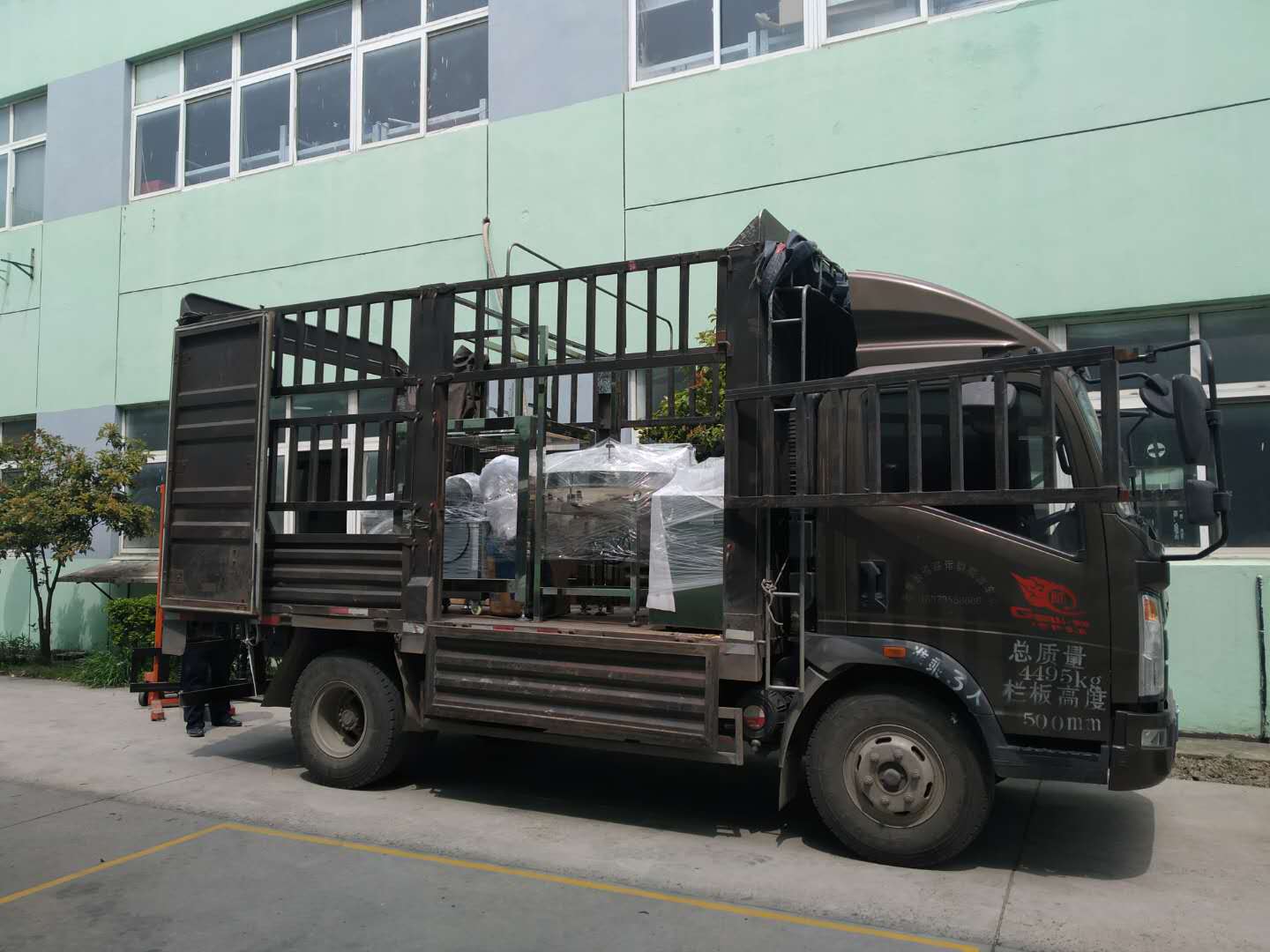 全自動(dòng)灌裝機(jī).jpg