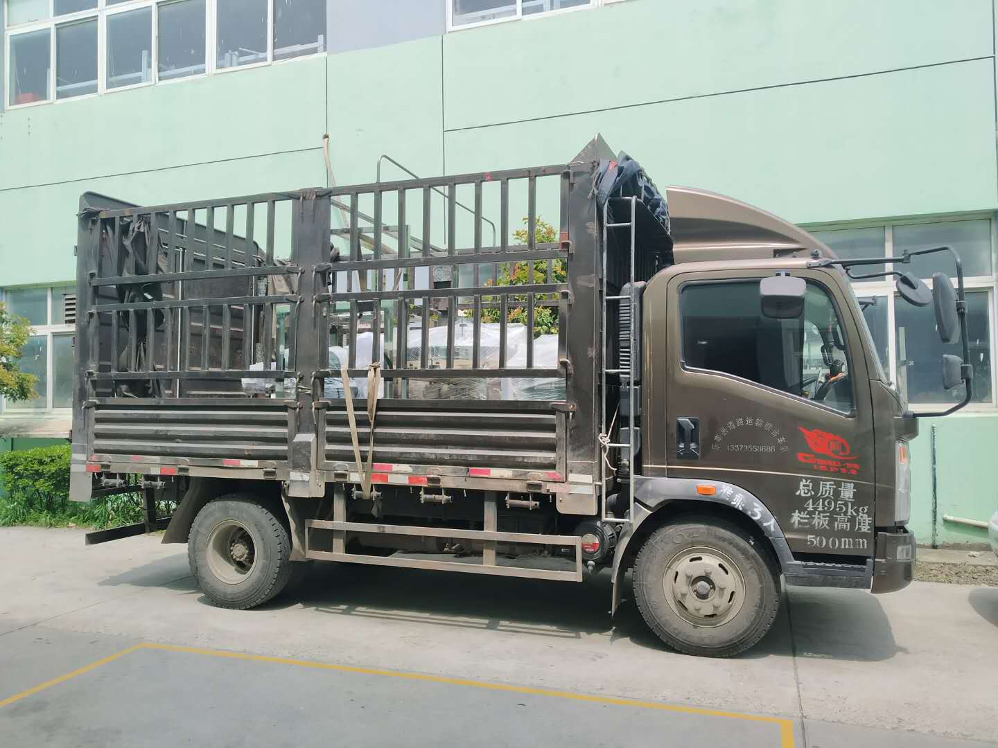 自動(dòng)灌裝機(jī).jpg